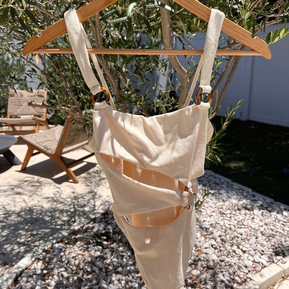 SAME Los Angeles One Piece - Picture 3 of 3